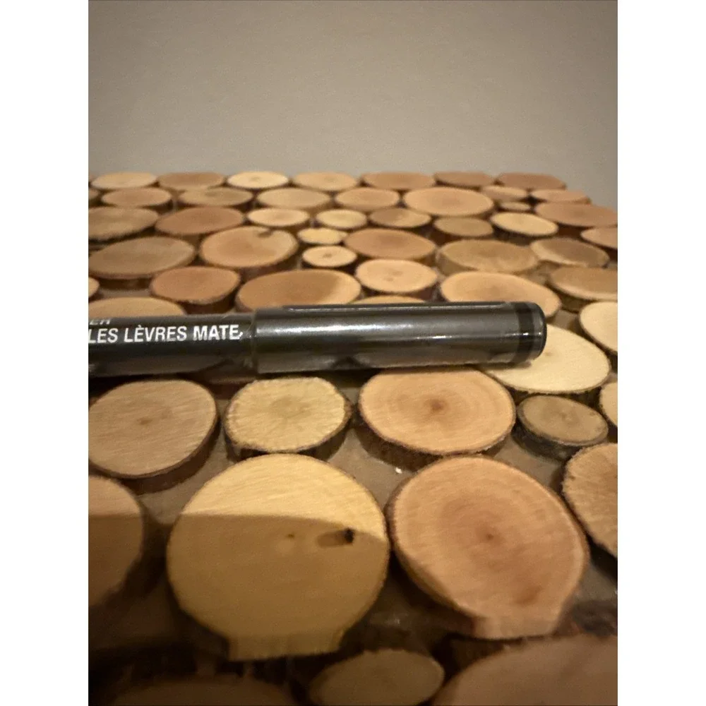 NYX Lip Pencil Liner, Sharpenable SUEDE ~ Kitten Heels‎ NEW/SEALED